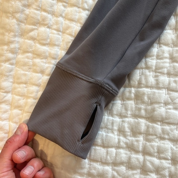 NWOT! Alo Yoga full zip, size medium - Picture 2 of 6